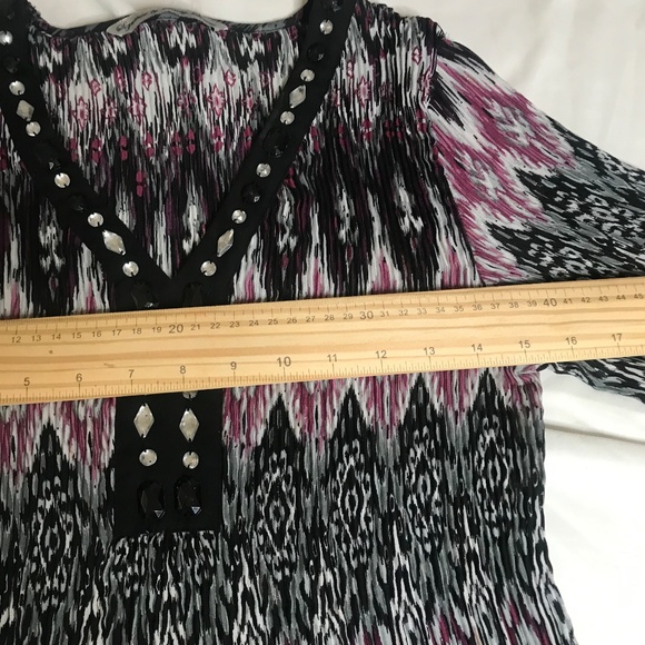 Larry Levine V-Neck Top • Long Sleeve • Pink Black Gray Ikat Print Stretchy - Picture 8 of 13